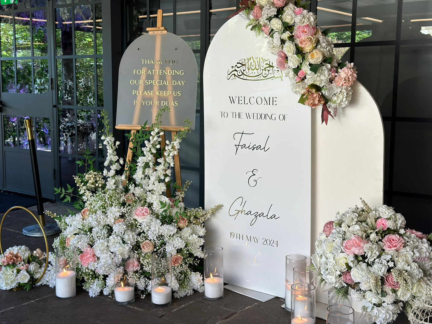 High Gloss White Arch Display