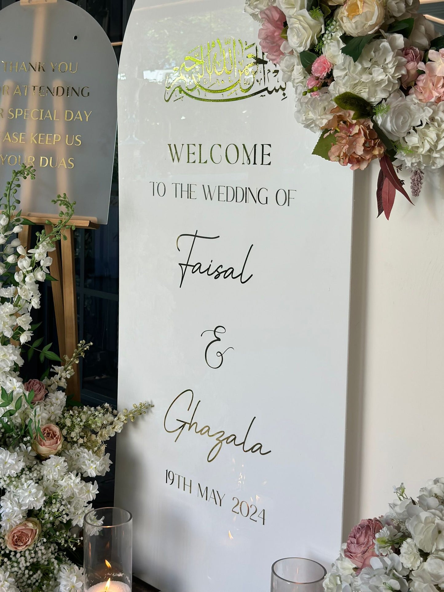 High Gloss White Arch Display