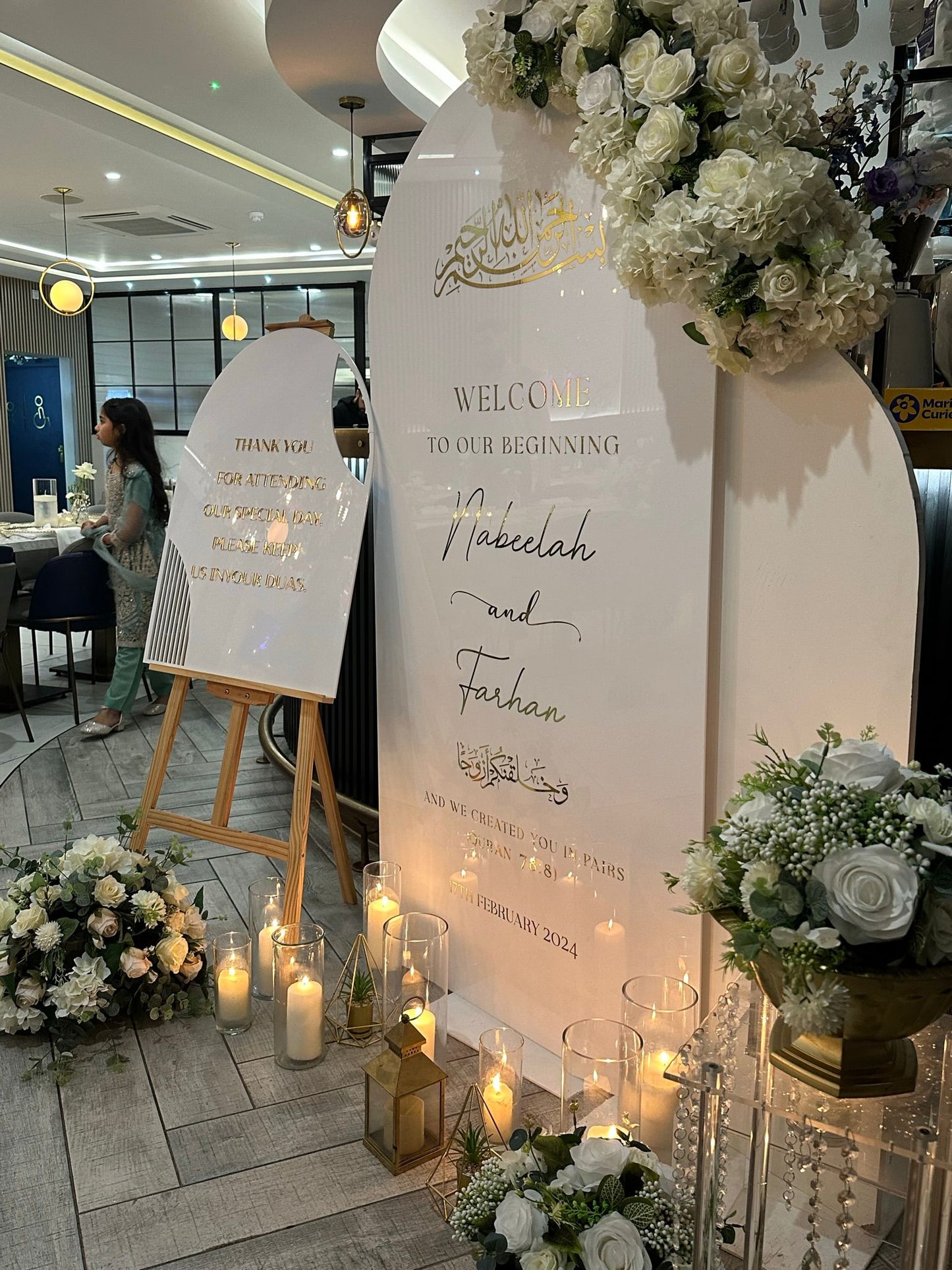 High Gloss White Arch Display