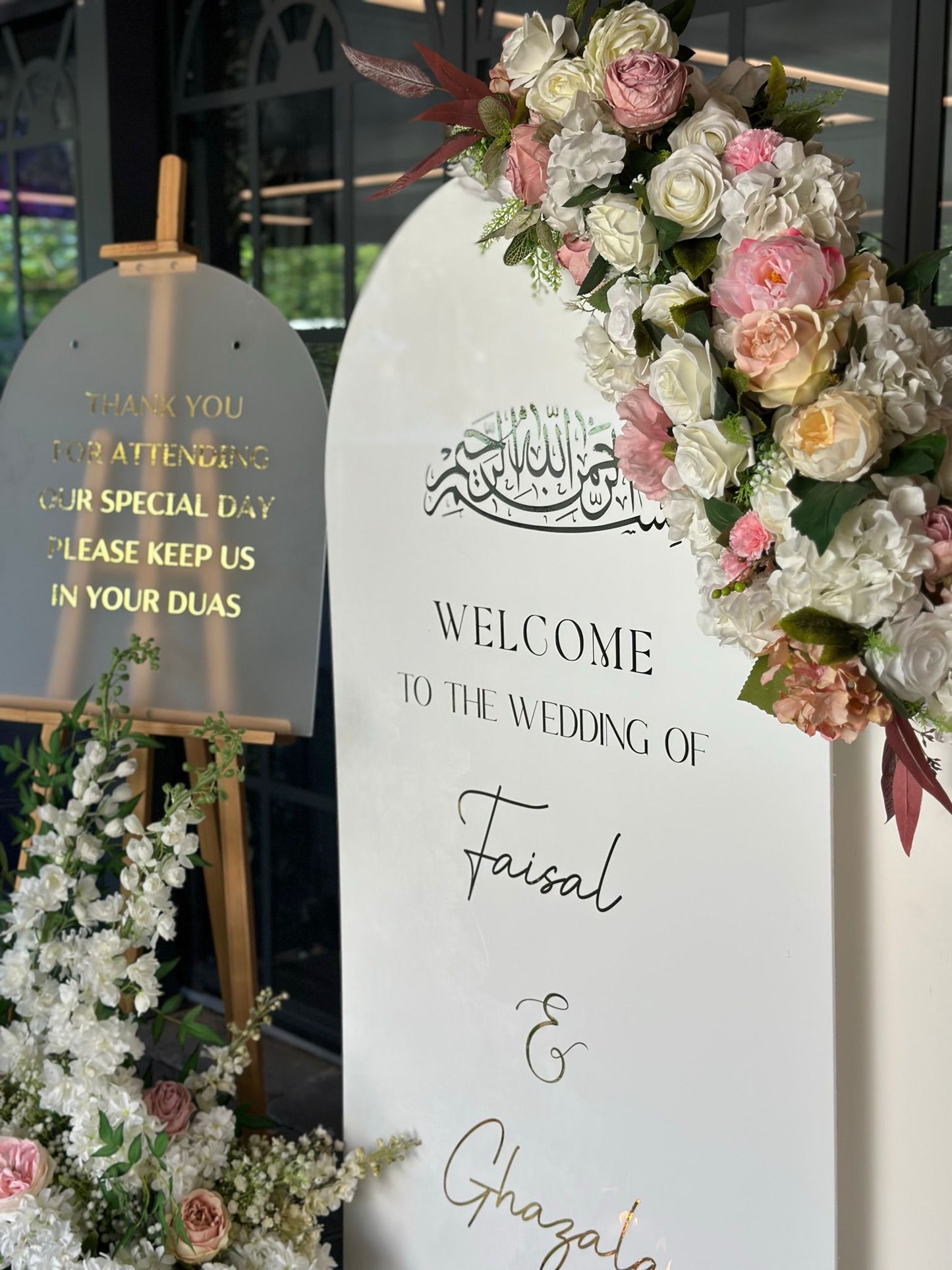 High Gloss White Arch Display
