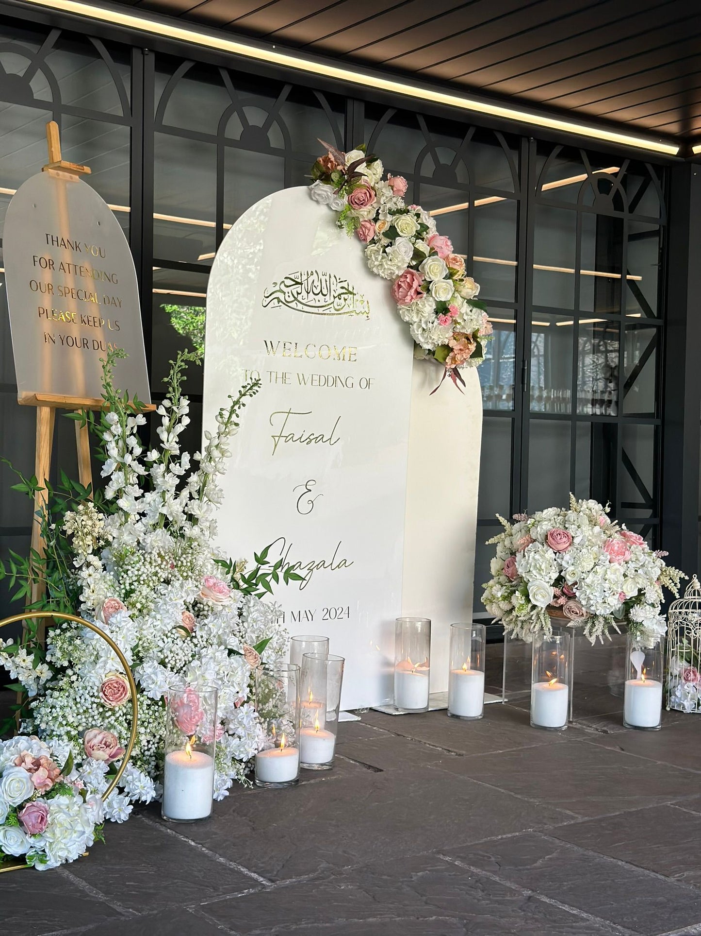 High Gloss White Arch Display